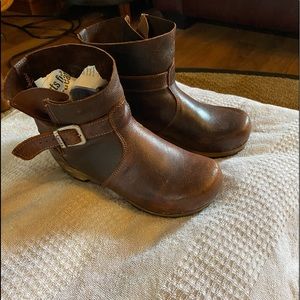 Sanita size 38 beautiful clog boot